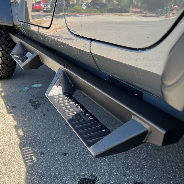 Jeep Wrangler with #TrailFX drop down steps
ðŸ“·: @advancedtrucksinc 
#morganhill #california #shopl