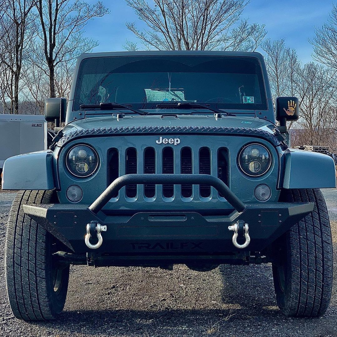 Happy #FrontEndFriday! Jeep Wrangler with #TrailFX mid-width LED & winch bumper ðŸ‘‹
ðŸ“·: @xhal3yx 