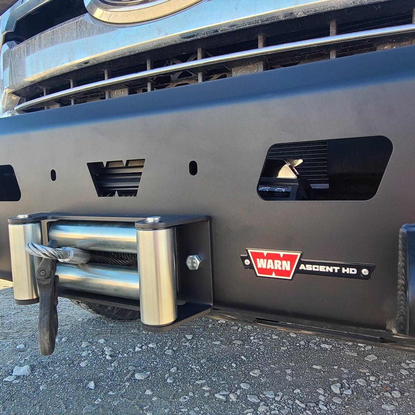 2017 Ford F350 with #TrailFX Reflex 2.0 winch
ðŸ“·: @bigrigtruckaccessories 
#gretnanebraska #shoplo
