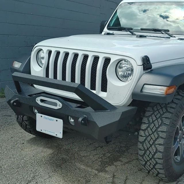 Jeep Wrangler with #TrailFX stubby bumper with skid plate and winch mount 
ðŸ“·: @gtajeeps_trucks 
#