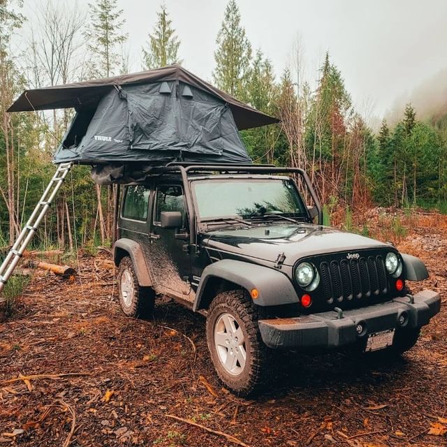 Home is where the Jeep is parked ðŸ¤™ðŸ»

ðŸ“¸: @not_an_alien96 
#TrailFX #RoofRack #jeep #wrangler