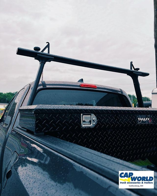 #TrailFX single lid crossover toolbox
ðŸ“·: @_yourlocaltruckgirl 
#capworldtruckaccessories #shoploc