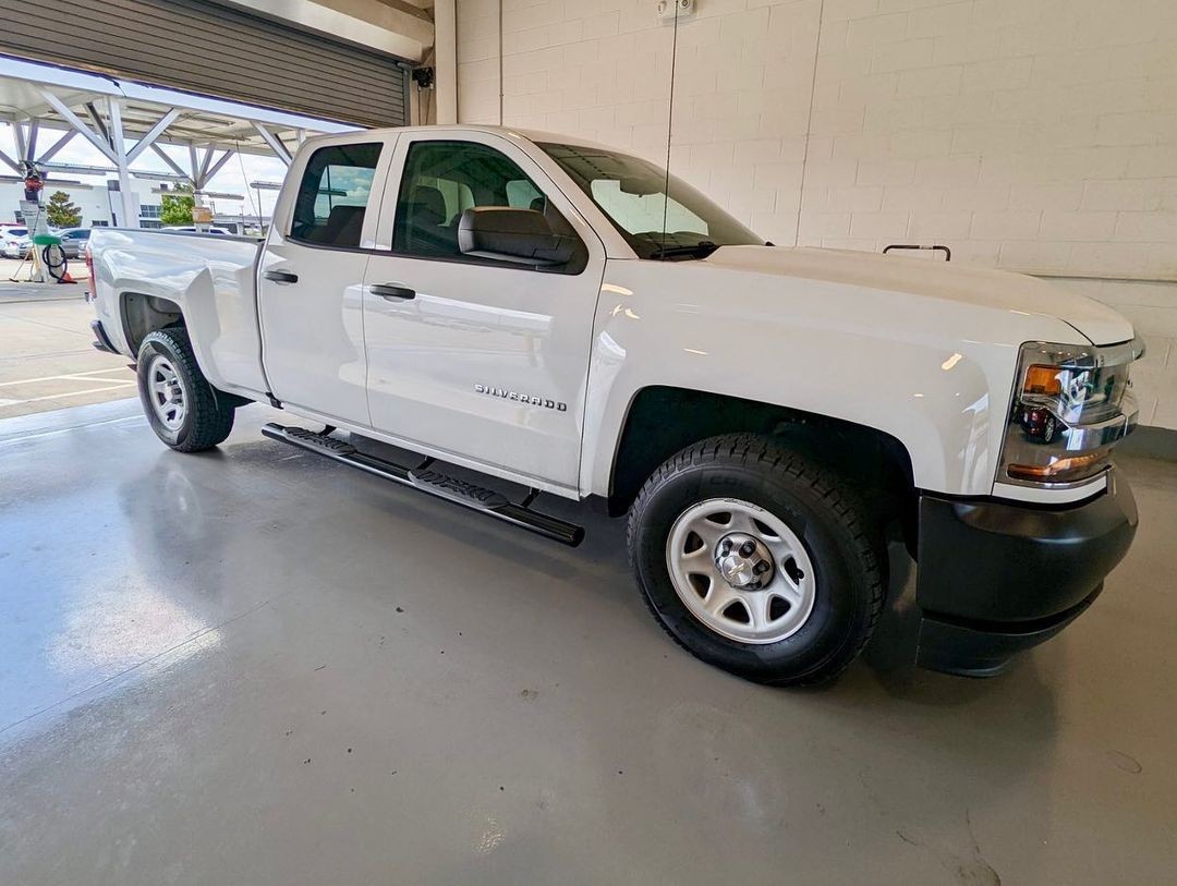 2019 Silverado with #TrailFX 4-inch oval straight nerf bars ðŸ”¥
ðŸ“·: bigcitybedliners
#Houston #te