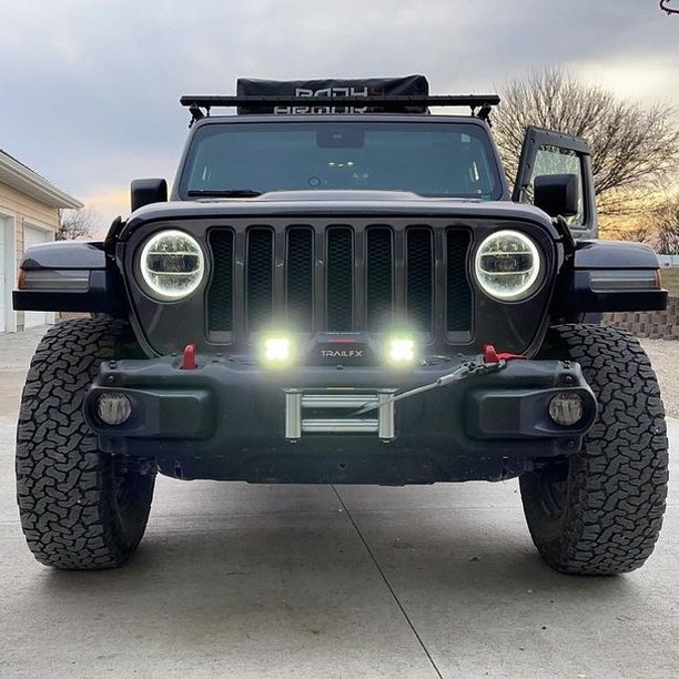 Jeep Wrangler with #TrailFX Reflex 2.0 winch and LED lights ðŸ˜Ž
ðŸ“·: @cory_vance1 
#jeep #jeepwran