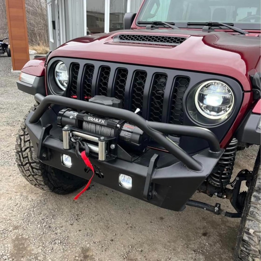 Jeep Gladiator with #TrailFX XV95 winch
ðŸ“·:@pneusvicinc 
#victoriaville #quebec #canada #shoplocal