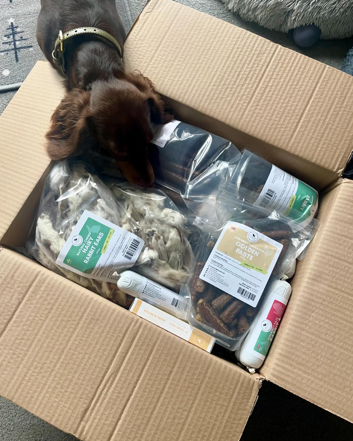 Yesterday me and hoomum won £100 worth of treats from pet_treats_wholesale in their Easter giveaway.