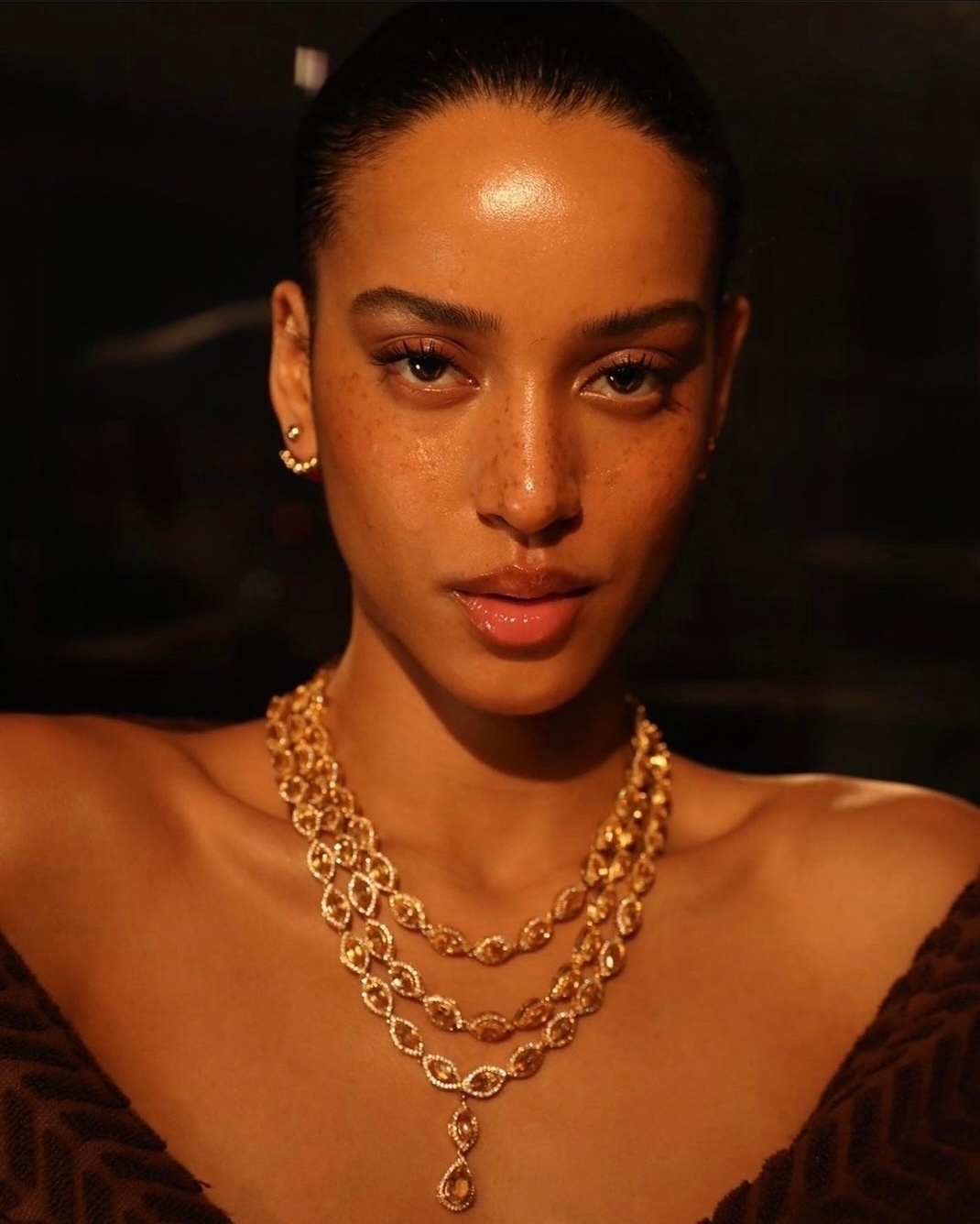 Level up your style game in our show-stopping Soukaina necklace. This jaw-dropping three tier statem