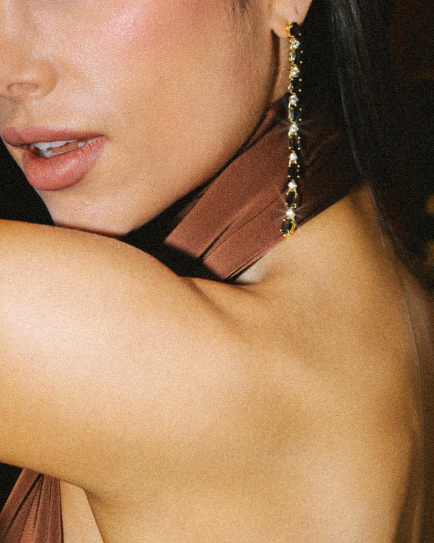 ðŸ“¸(4): Deck yourself in jewels and have a glamorous Christmas EveðŸŽ„ðŸ¤Žâœ¨ @phoebetorrance smoul