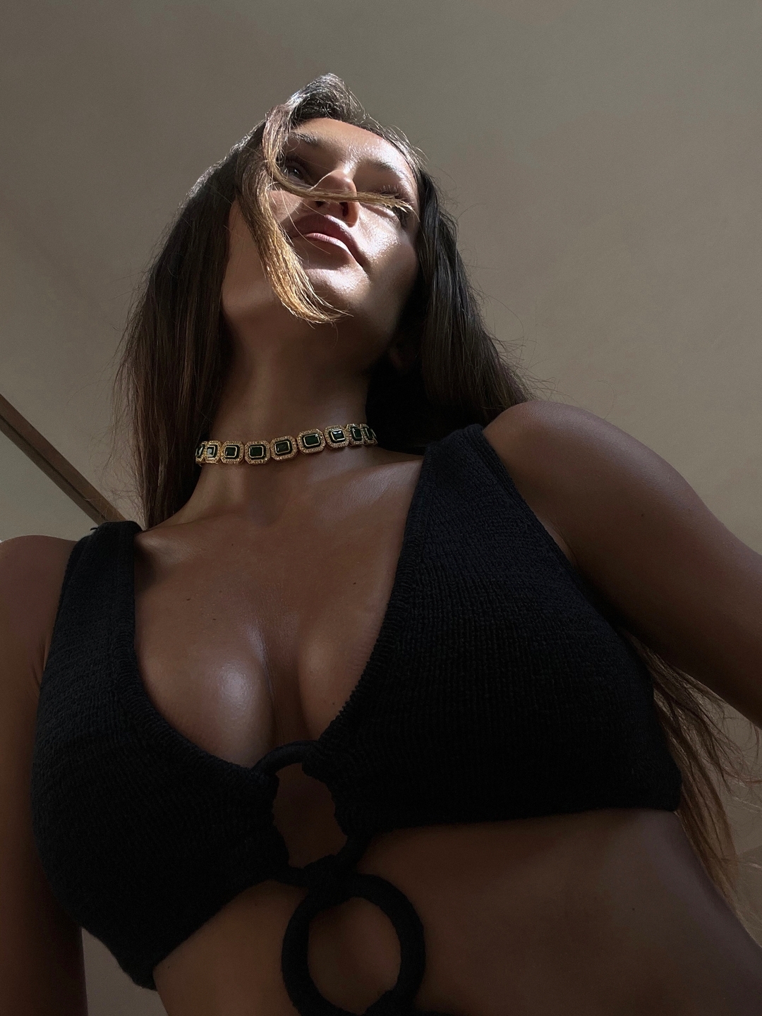 Enhance your allure and make a statement with our Sharnee choker, the perfect accessory to elevate a