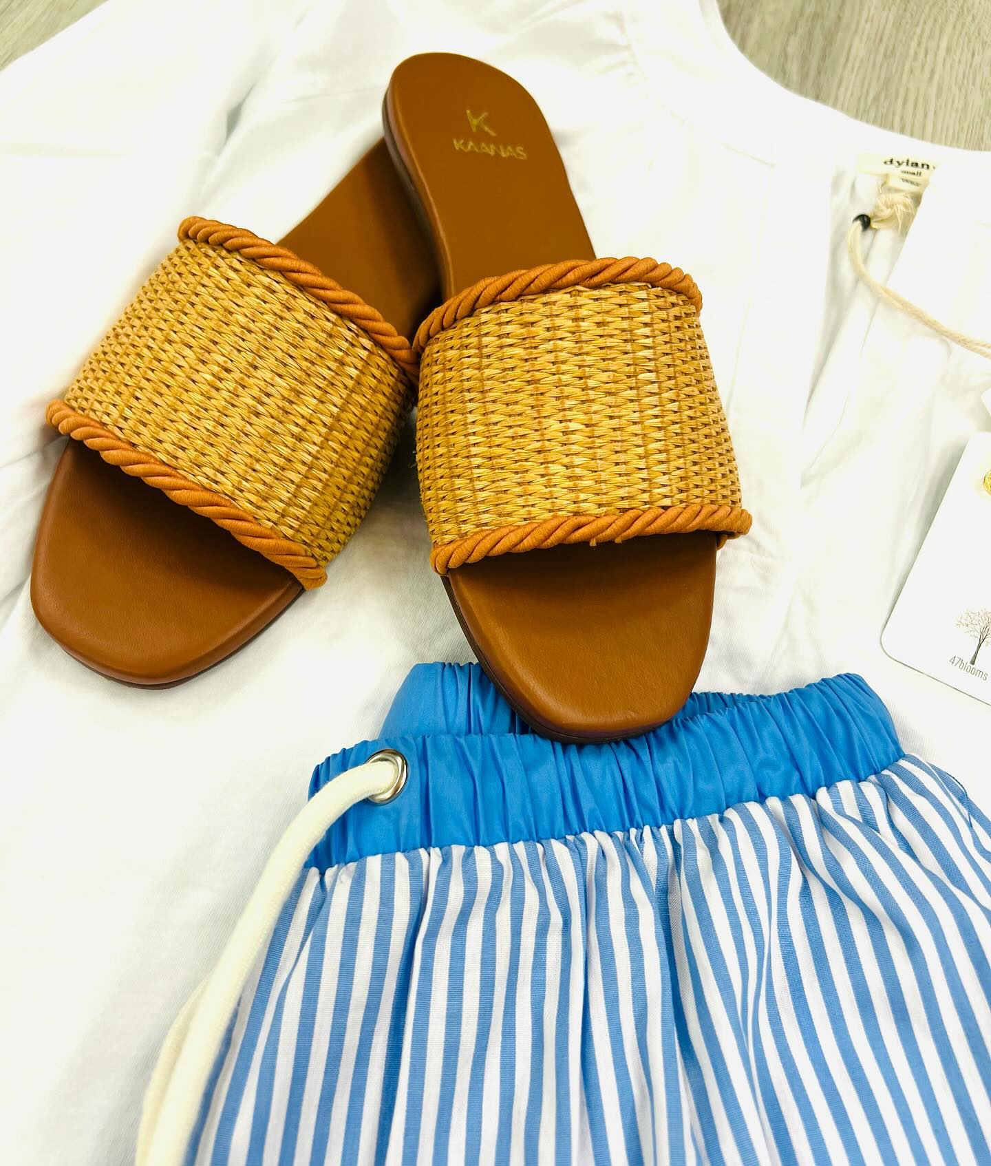Our FAVE casual CHIC look💙💛