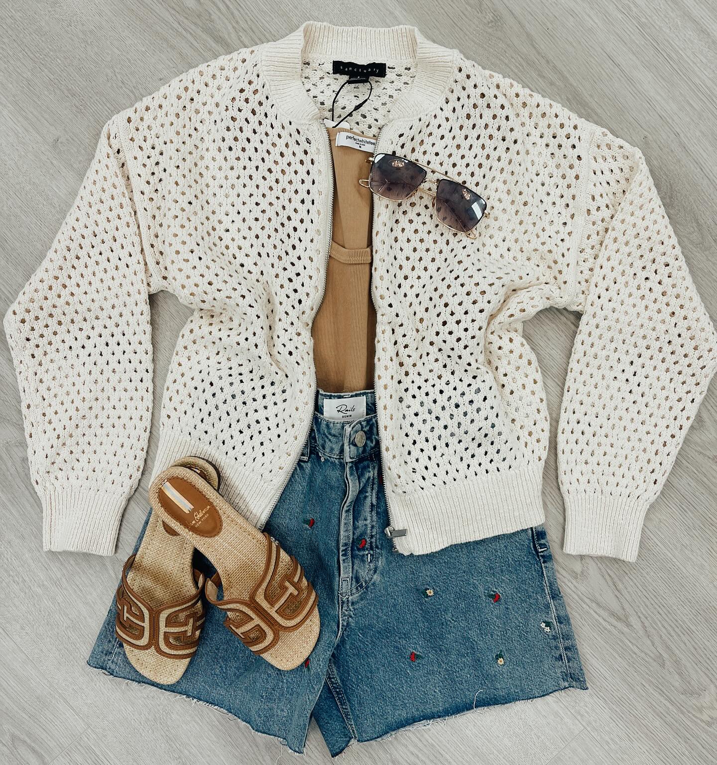 loving this NEW knit bomber from @sanctuaryclothing 🤎🤎

#hattiesburg 
#sanctuary 
#shoplocal
