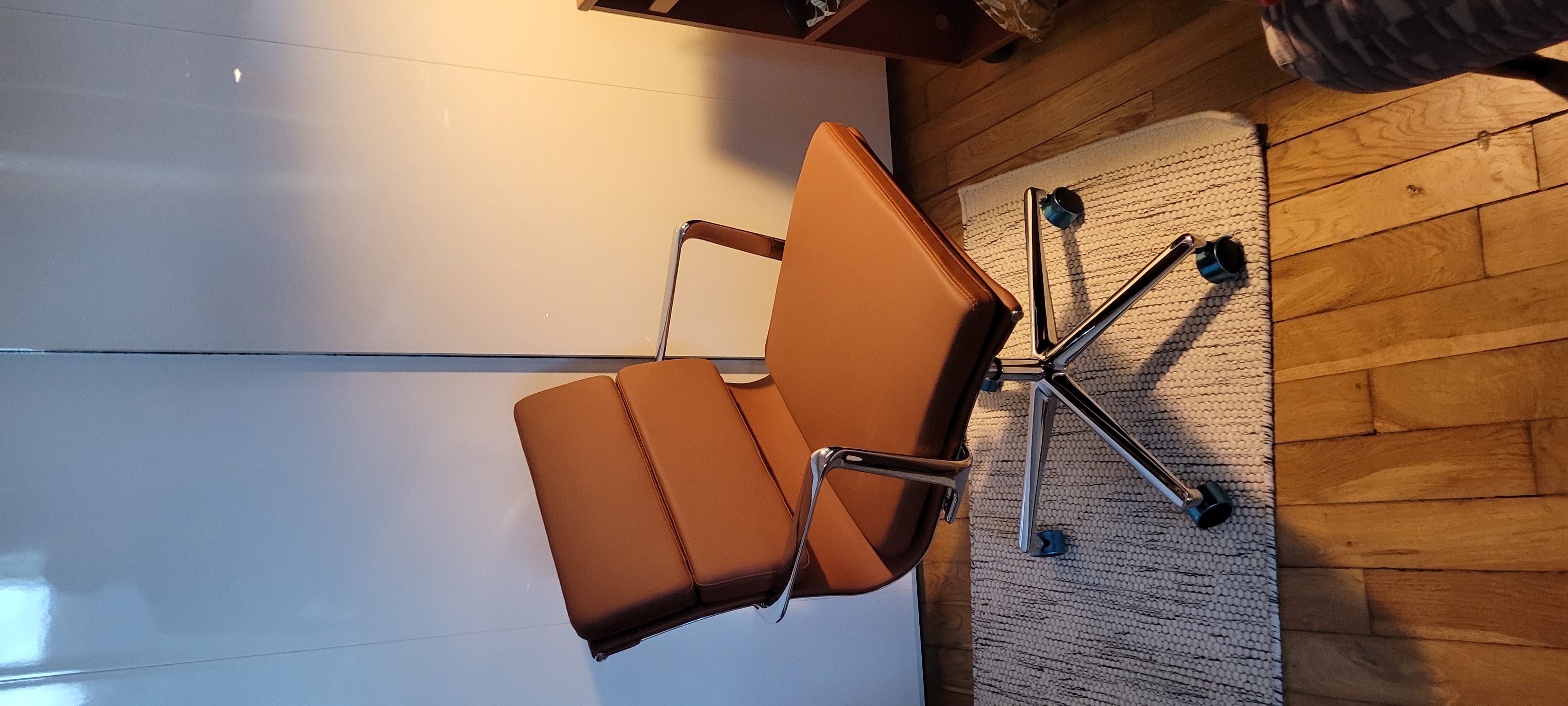Nice and confortable office chair!